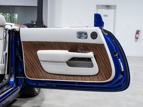 Used 2016 Rolls-Royce Dawn image 28