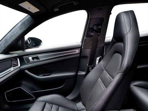 Used 2019 Porsche Panamera GTS w/ Assistance Package image 40