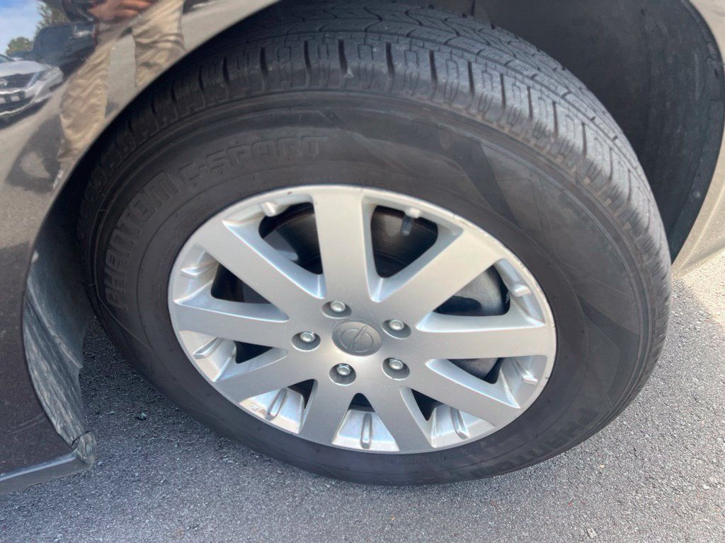 Used 2014 Chrysler Town & Country Touring FWD image 10