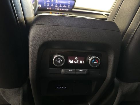 Used 2025 Buick Enclave Preferred AWD/4WD image 27