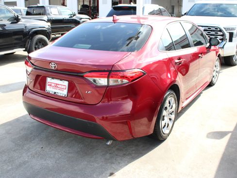 Used 2022 Toyota Corolla LE FWD image 11