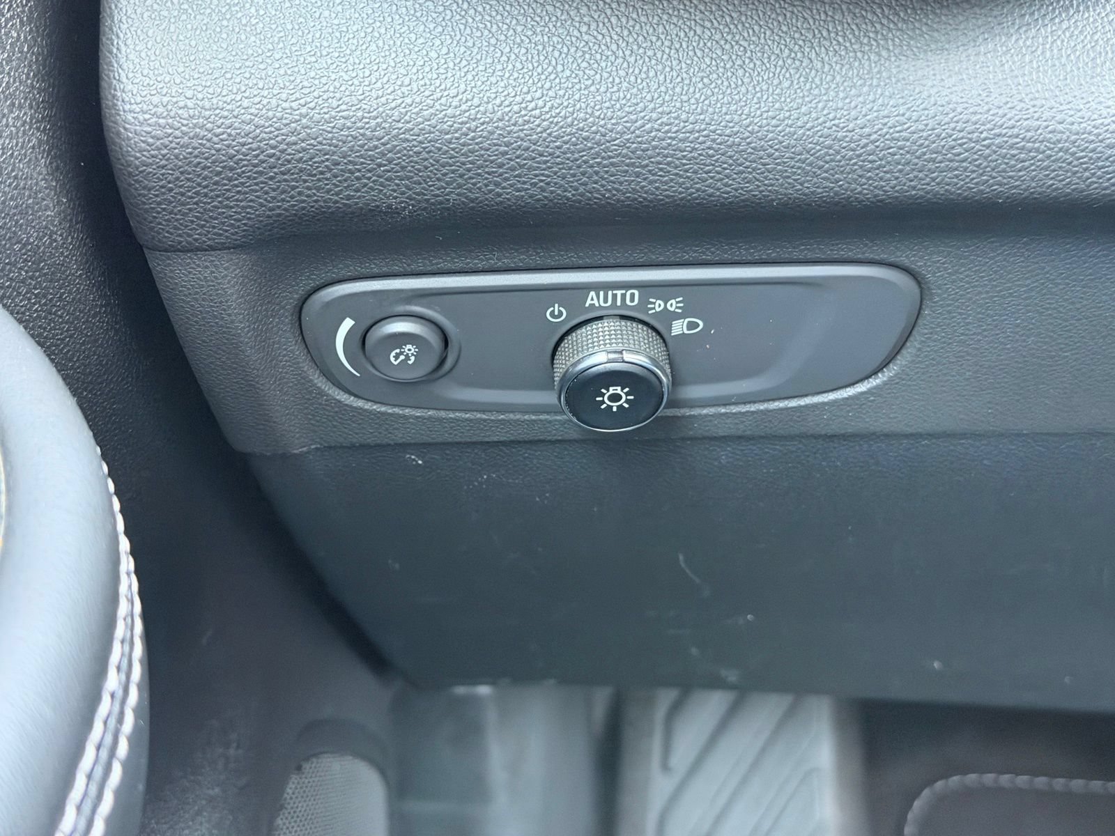 Used 2023 Buick Envision Preferred AWD/4WD image 12