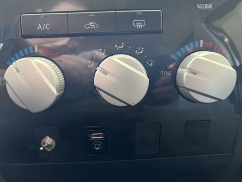Used 2012 Toyota Tundra 4x4 CrewMax w/ SR5 Pkg image 30