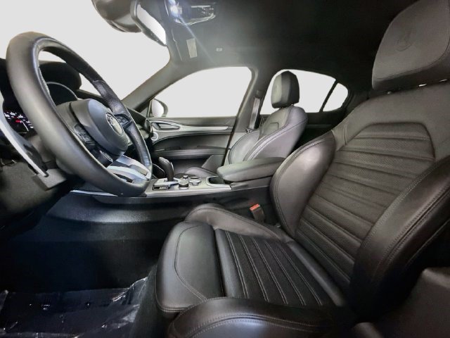Used 2023 Alfa Romeo Stelvio Veloce AWD/4WD image 21