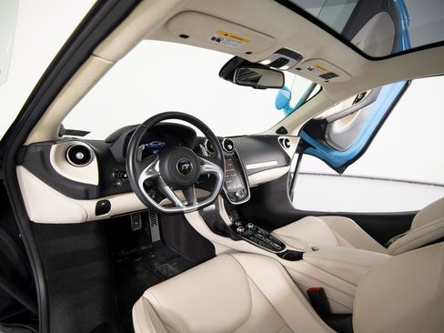 Used 2023 McLaren GT image 13