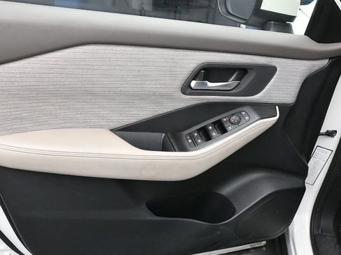 Used 2023 Nissan Rogue SV image 12