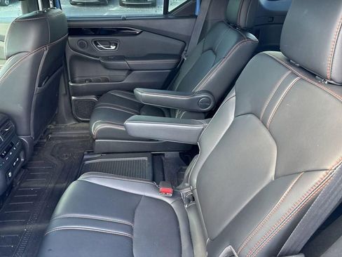 Used 2023 Honda Pilot TrailSport image 9