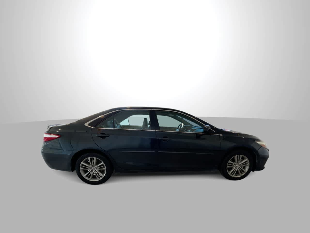 Used 2015 Toyota Camry SE FWD image 9