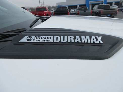 Used 2024 Chevrolet Silverado 3500 LT w/ Convenience Package image 9