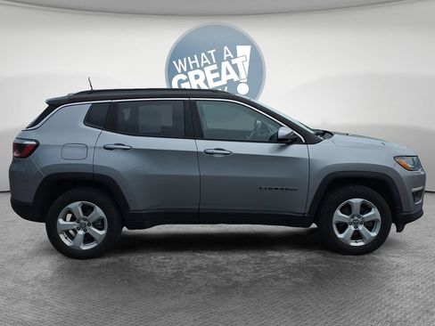 Used 2020 Jeep Compass Latitude w/ Cold Weather Group AWD/4WD image 2