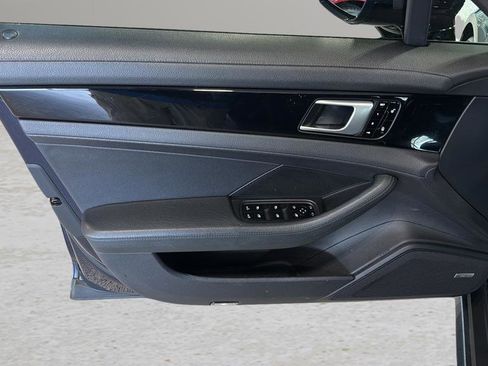 Used 2018 Porsche Panamera 4 image 31