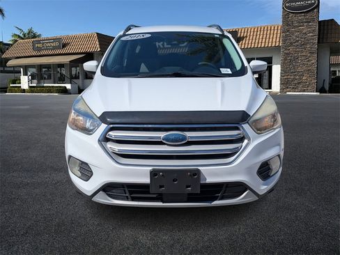 Used 2018 Ford Escape SE w/ Ford Safe & Smart Package image 2