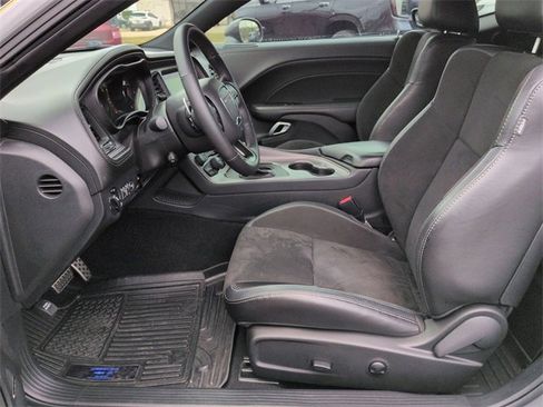 Used 2023 Dodge Challenger R/T w/ Plus Package image 18