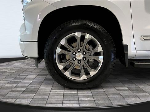 Used 2024 Chevrolet Silverado 1500 High Country AWD/4WD image 36