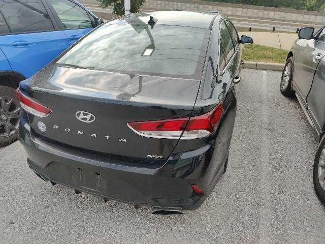 Used 2018 Hyundai Sonata Sport w/ Tech Package 05 FWD image 13