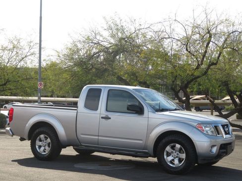 Used 2013 Nissan Frontier SV w/ SV Value Truck Pkg RWD image 4