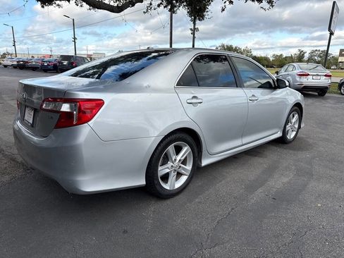Used 2014 Toyota Camry L image 5