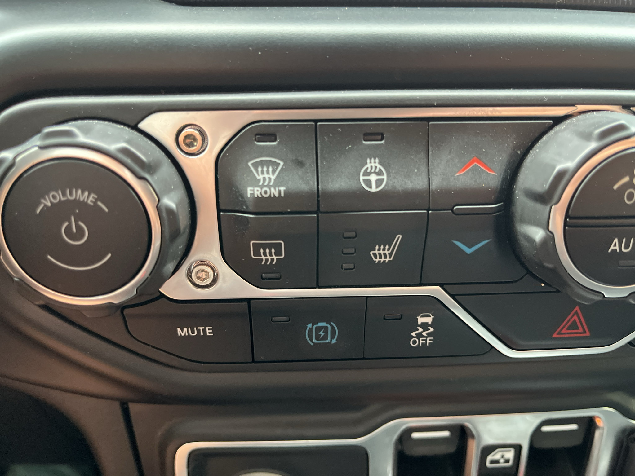 Used 2022 Jeep Wrangler Unlimited Sahara w/ Cold Weather Group AWD/4WD image 24