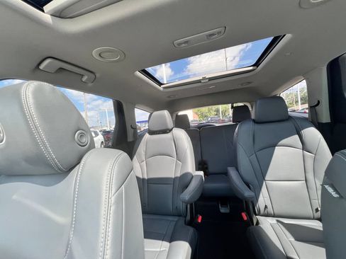 Used 2020 Buick Enclave Premium w/ Sun and Sites Package AWD/4WD image 34