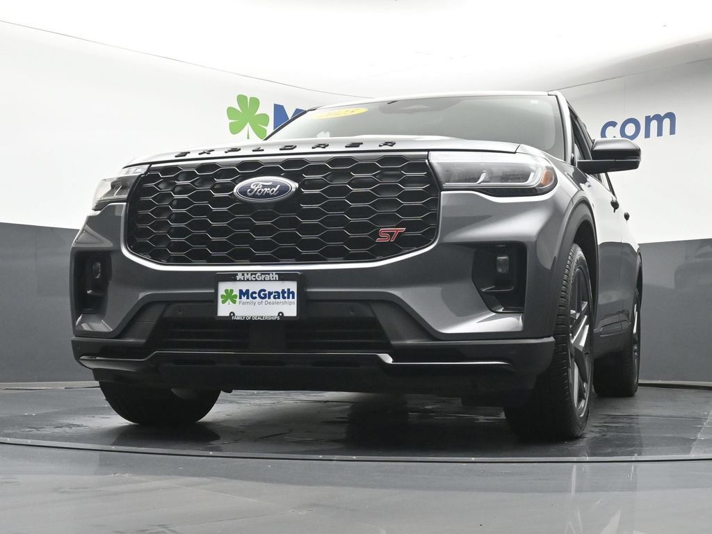 Used 2025 Ford Explorer ST AWD/4WD image 7