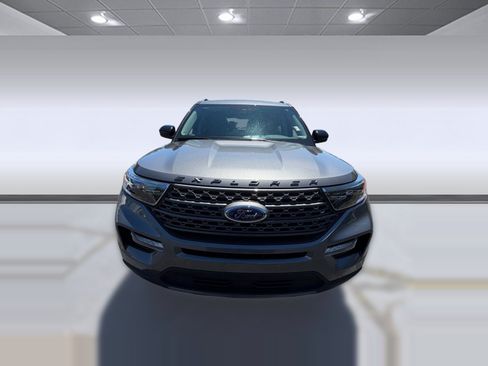 Used 2023 Ford Explorer XLT w/ Equipment Group 202A AWD/4WD image 4
