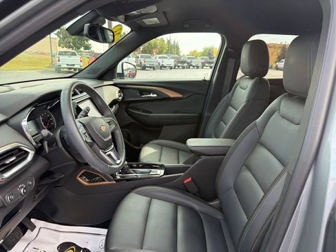 Used 2023 Chevrolet TrailBlazer ACTIV w/ Technology Package AWD/4WD image 19