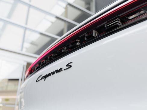 New 2025 Porsche Cayenne S AWD/4WD image 19