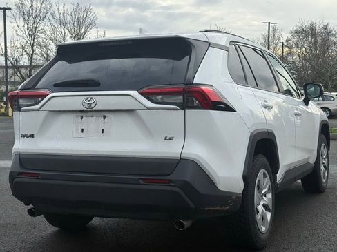 Used 2019 Toyota RAV4 LE image 5