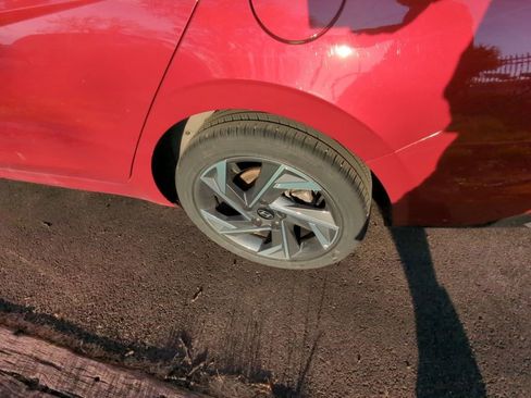 Used 2025 Hyundai Elantra SEL image 5