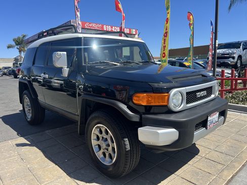 Used 2013 Toyota FJ Cruiser 4WD image 1