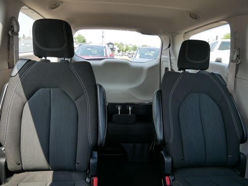 Used 2023 Chrysler Voyager LX FWD image 13