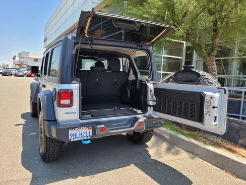 Used 2023 Jeep Wrangler Unlimited AWD/4WD image 35