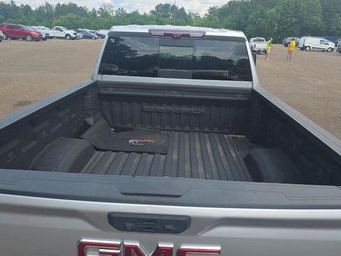 Used 2022 GMC Sierra 2500 Denali w/ Technology Package AWD/4WD image 8