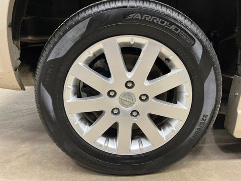 Used 2014 Chrysler Town & Country Touring image 35