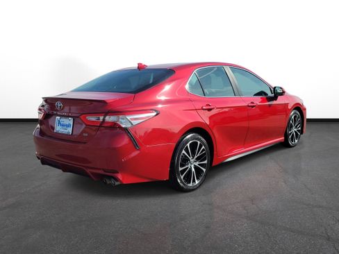 Used 2020 Toyota Camry SE image 4