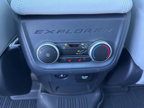 Used 2025 Ford Explorer Platinum w/ Ultimate Package image 17
