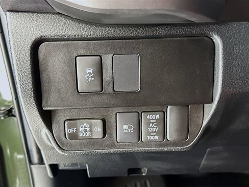Used 2022 Toyota Tacoma TRD Off-Road w/ Technology Package AWD/4WD image 11