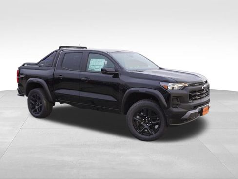 New 2025 Chevrolet Colorado Trail Boss w/ Midnight Edition AWD/4WD image 2
