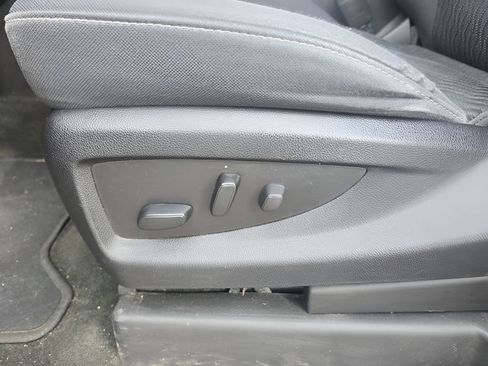 Used 2018 GMC Yukon SLE image 17