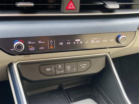 Used 2025 Kia Carnival EX image 27