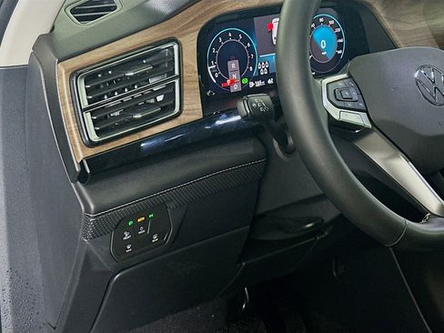 Used 2024 Volkswagen Atlas SE w/ Black Wheel Package AWD/4WD image 17