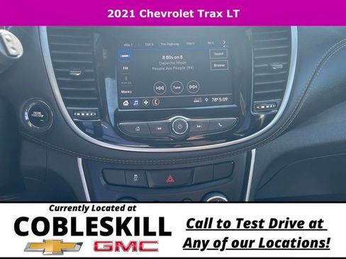 Used 2021 Chevrolet Trax LT w/ LT Convenience Package image 21