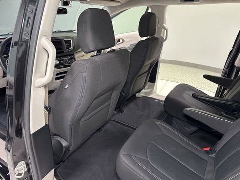 Used 2020 Chrysler Voyager LX FWD image 24