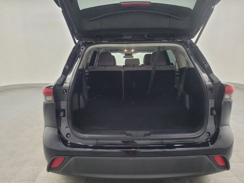 Used 2021 Toyota Highlander L FWD image 29
