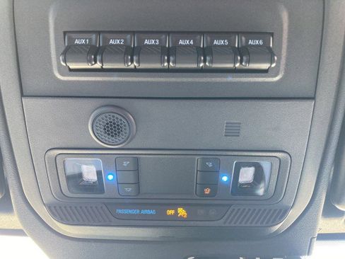 Used 2023 Ford Bronco Badlands image 11