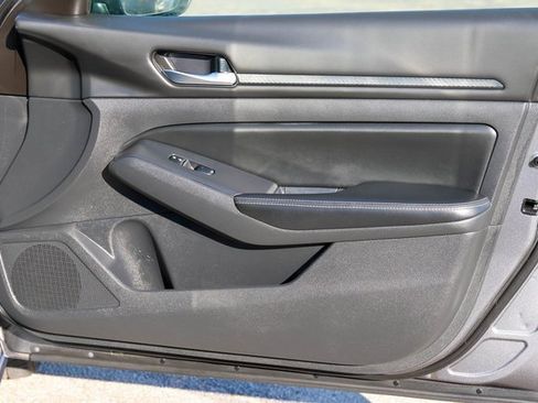 Used 2024 Nissan Altima 2.5 SV image 13