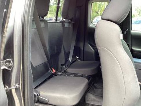 Used 2016 Toyota Tacoma TRD Off-Road AWD/4WD image 13