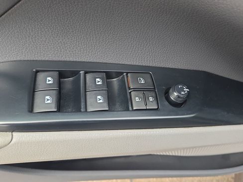 Used 2020 Toyota Camry SE w/ Carpet Mat Package FWD image 27