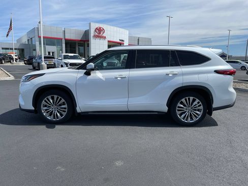 Used 2023 Toyota Highlander Platinum AWD/4WD image 6