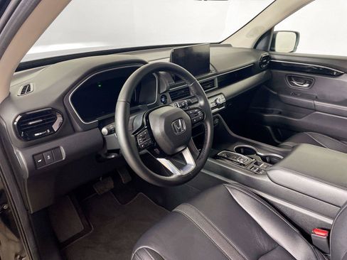 Used 2025 Honda Pilot Touring image 24